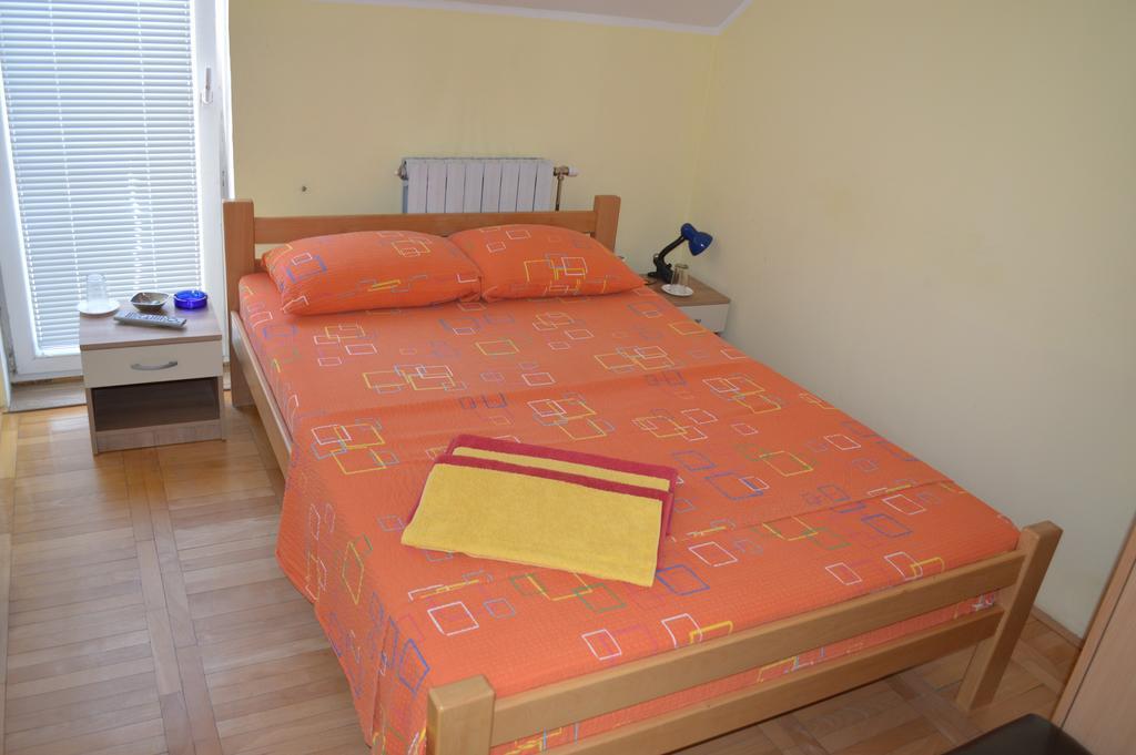 Pansion Lug Hotel Belgrado Habitación foto
